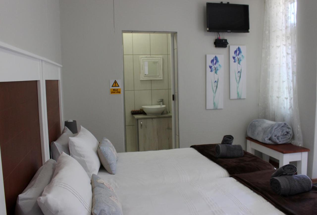 Hotel Tranquility Self Catering à Lüderitz Extérieur photo