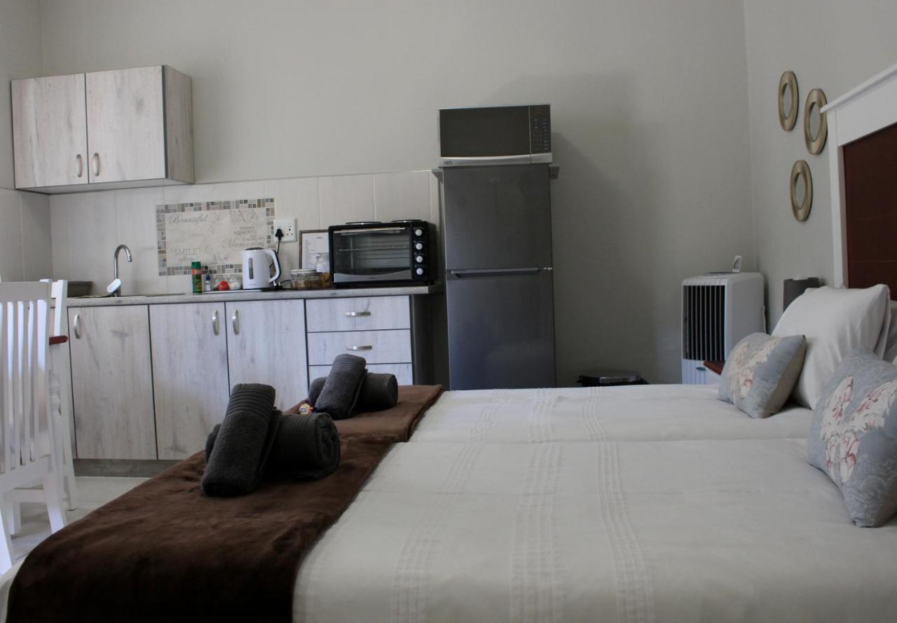 Hotel Tranquility Self Catering à Lüderitz Extérieur photo